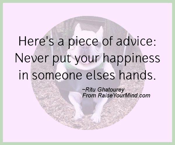 A nice happiness quote from Ritu Ghatourey  - Proverbes Happiness